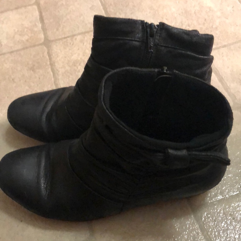 Black fleece lined ankle booties